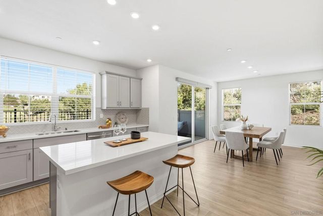 1794 Valley Oak Way, Oceanside, CA 92056