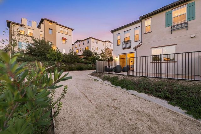 1794 Valley Oak Way, Oceanside, CA 92056