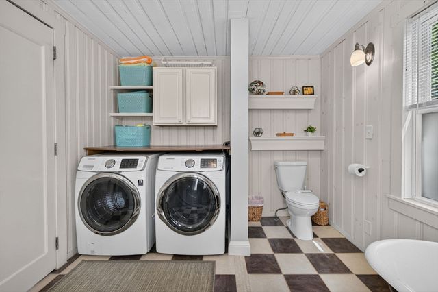 204 Parkview Ave, Lowell, MA 01852