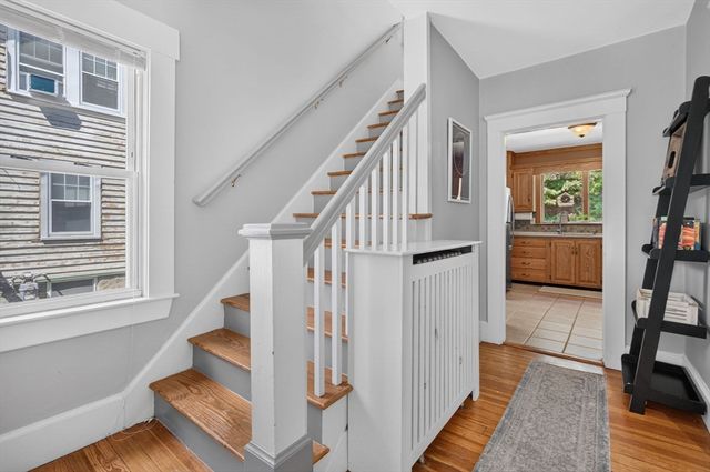 204 Parkview Ave, Lowell, MA 01852