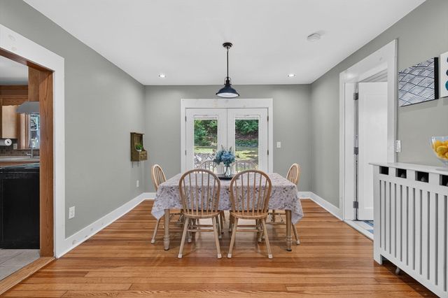 204 Parkview Ave, Lowell, MA 01852