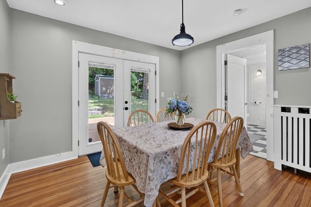 204 Parkview Ave, Lowell, MA 01852