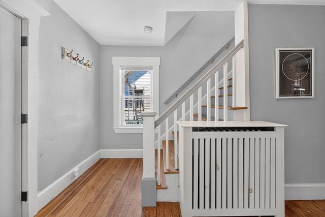 204 Parkview Ave, Lowell, MA 01852