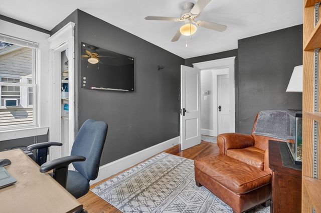 204 Parkview Ave, Lowell, MA 01852