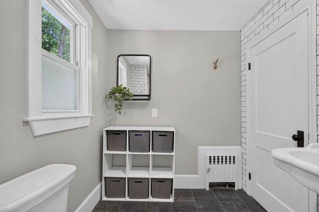 204 Parkview Ave, Lowell, MA 01852