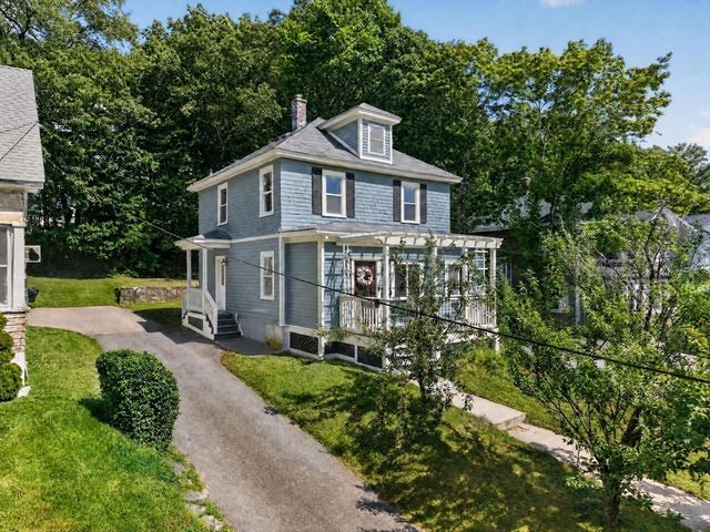 204 Parkview Ave, Lowell, MA 01852