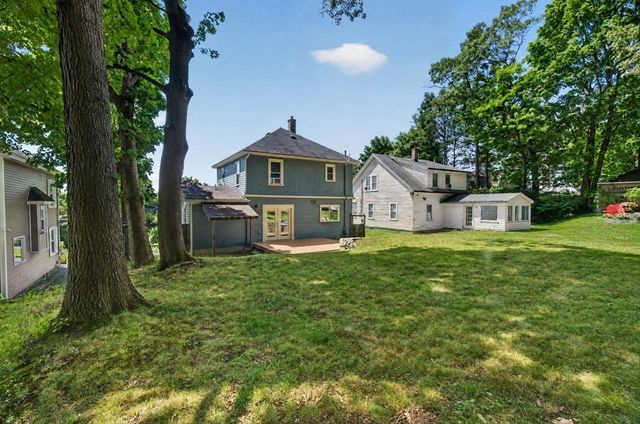 204 Parkview Ave, Lowell, MA 01852