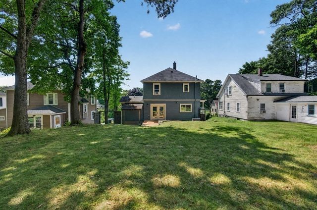 204 Parkview Ave, Lowell, MA 01852