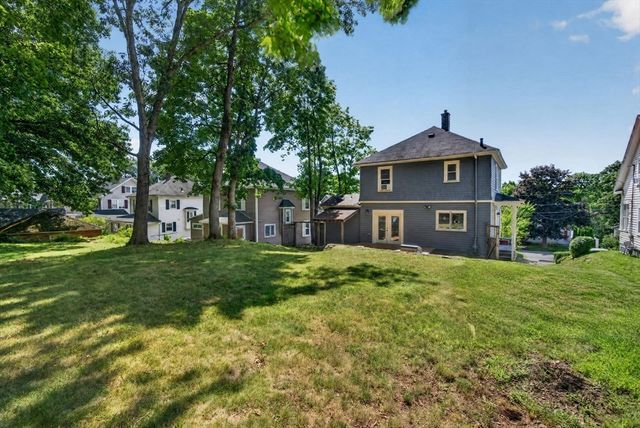 204 Parkview Ave, Lowell, MA 01852