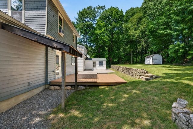 204 Parkview Ave, Lowell, MA 01852