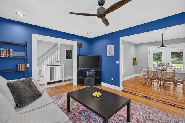 204 Parkview Ave, Lowell, MA 01852