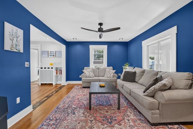 204 Parkview Ave, Lowell, MA 01852