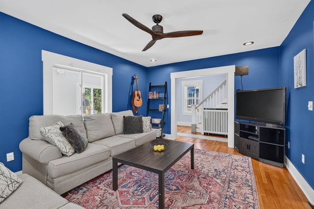 204 Parkview Ave, Lowell, MA 01852
