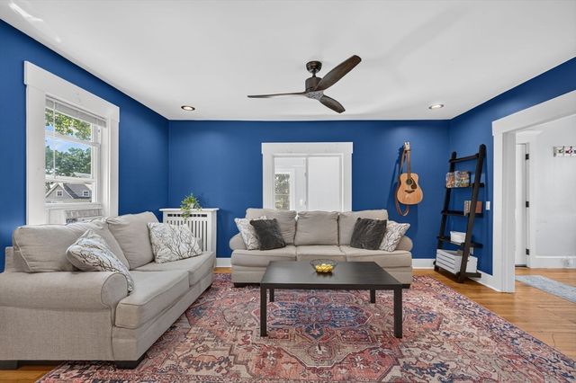 204 Parkview Ave, Lowell, MA 01852