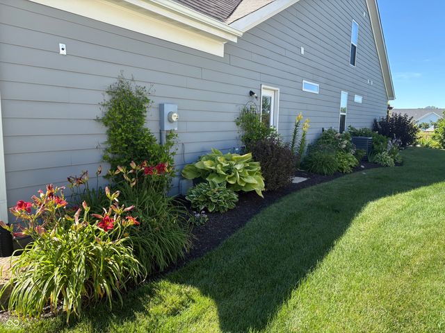 6304 W Cedar Chase Drive, Mccordsville, IN 46055