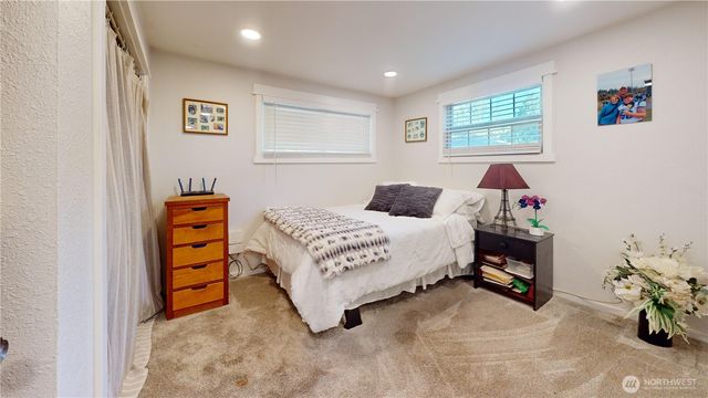 521 E Magnolia Avenue, Burlington, WA 98233