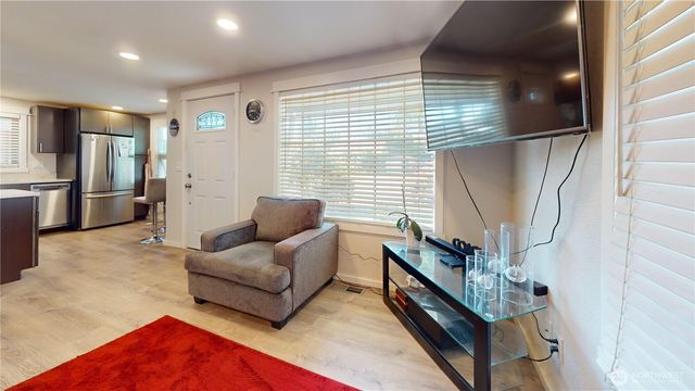 521 E Magnolia Avenue, Burlington, WA 98233