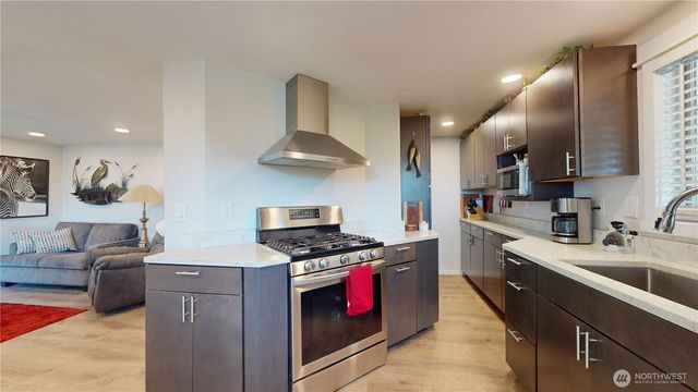 521 E Magnolia Avenue, Burlington, WA 98233