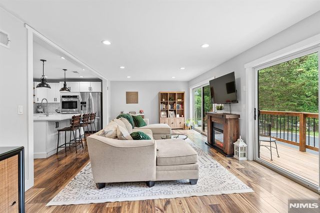 55 Cripplebush, Old Tappan, NJ 07675