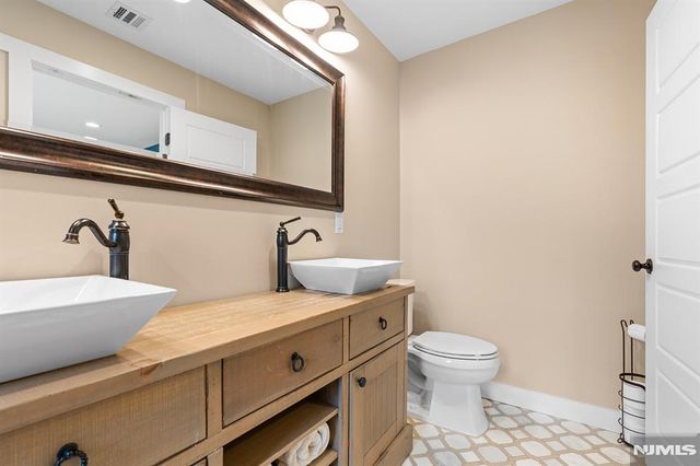 55 Cripplebush, Old Tappan, NJ 07675