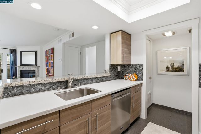 2560 Oak Rd 122, Walnut Creek, CA 94597