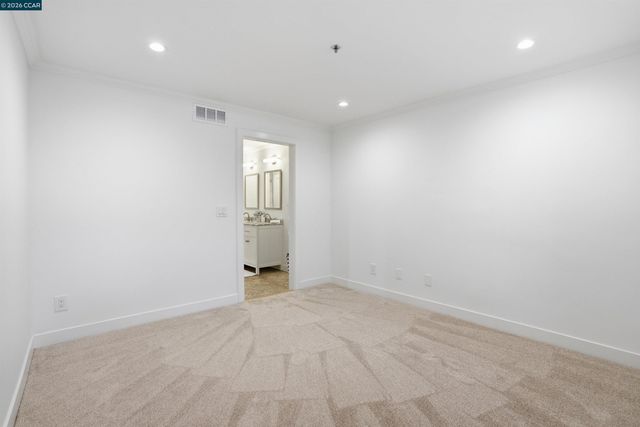 2560 Oak Rd 122, Walnut Creek, CA 94597