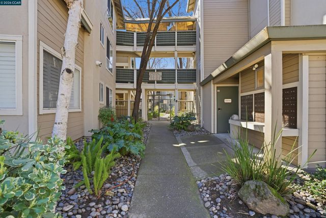 2560 Oak Rd 122, Walnut Creek, CA 94597