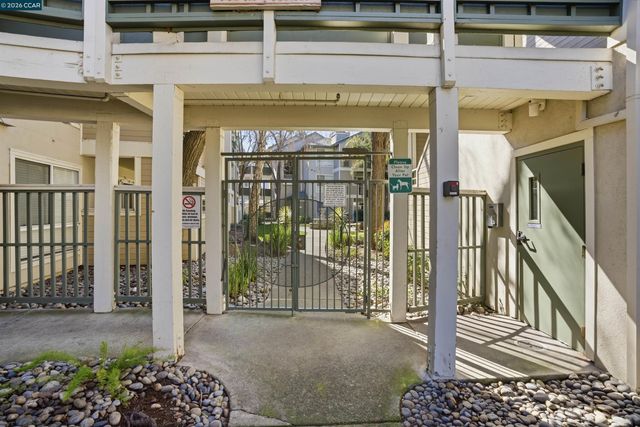 2560 Oak Rd 122, Walnut Creek, CA 94597