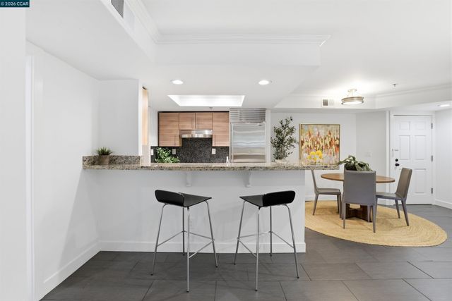 2560 Oak Rd 122, Walnut Creek, CA 94597