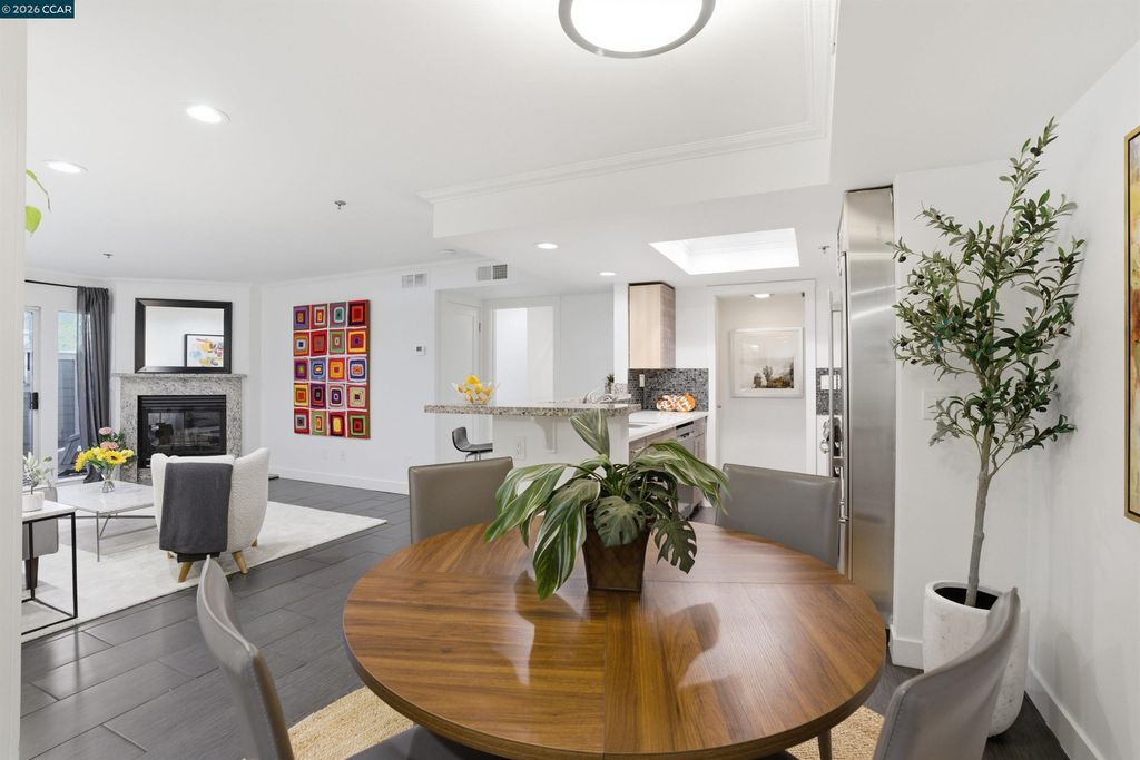 2560 Oak Rd 122, Walnut Creek, CA 94597