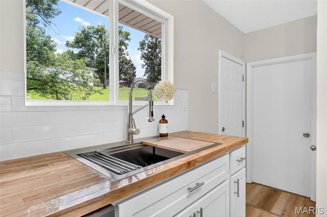 8630 North Avenue, St John, MO 63114