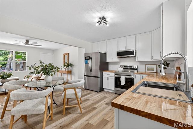 8630 North Avenue, St John, MO 63114