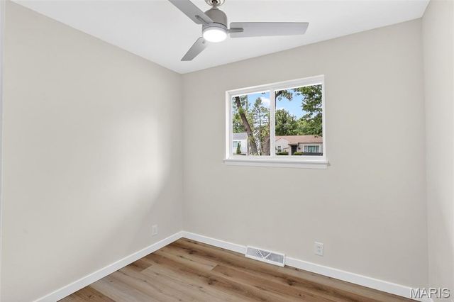 8630 North Avenue, St John, MO 63114