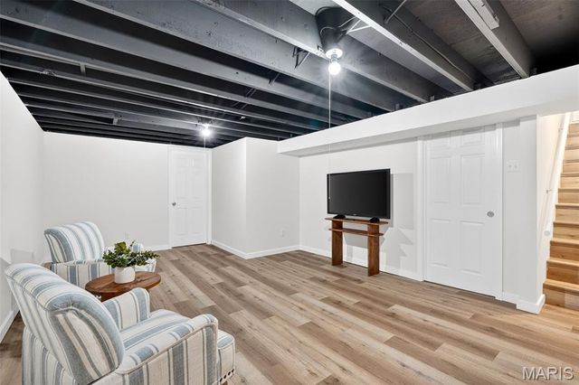 8630 North Avenue, St John, MO 63114