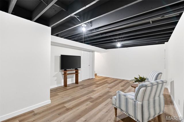 8630 North Avenue, St John, MO 63114