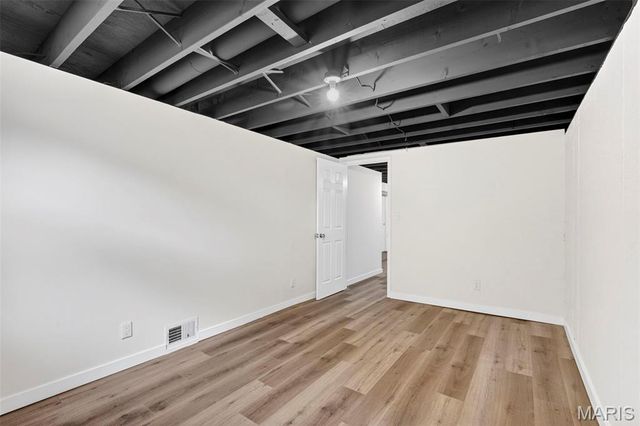 8630 North Avenue, St John, MO 63114