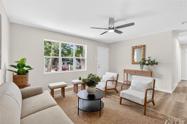 8630 North Avenue, St John, MO 63114