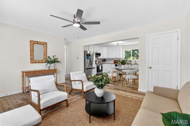 8630 North Avenue, St John, MO 63114