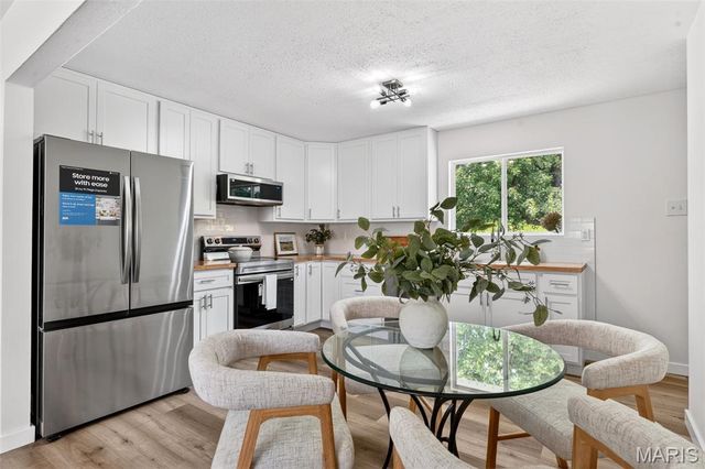 8630 North Avenue, St John, MO 63114