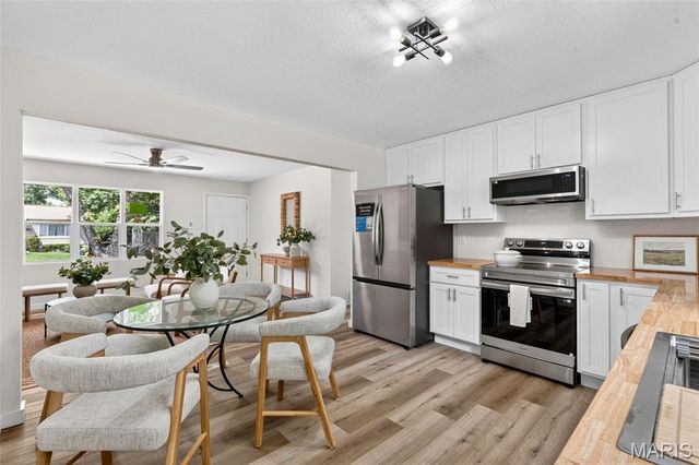 8630 North Avenue, St John, MO 63114