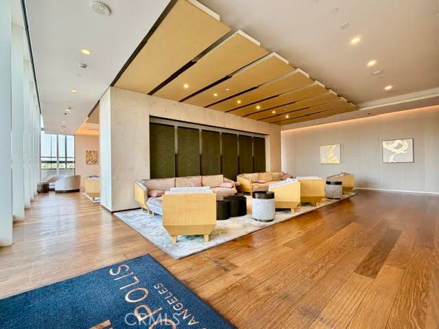 889 Francisco, Los Angeles, CA 90017
