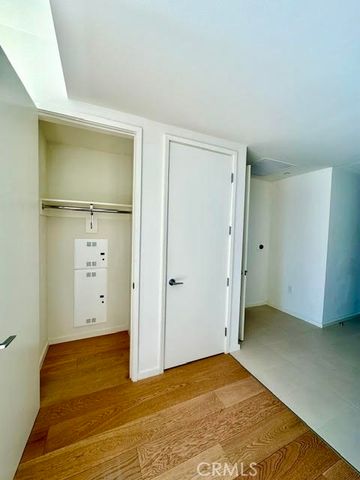 889 Francisco, Los Angeles, CA 90017