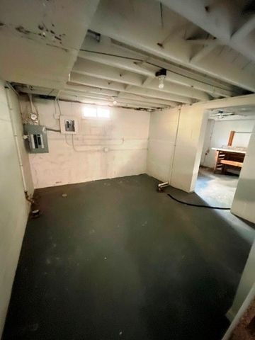 3815 Clinton Avenue, Des Moines, IA 50310