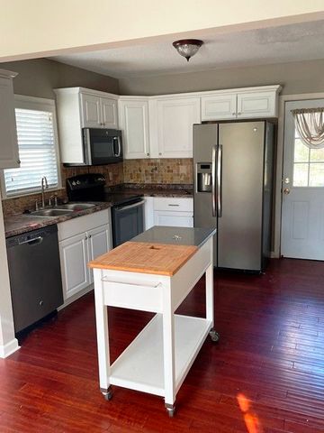 3815 Clinton Avenue, Des Moines, IA 50310