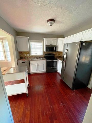 3815 Clinton Avenue, Des Moines, IA 50310