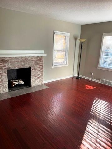 3815 Clinton Avenue, Des Moines, IA 50310