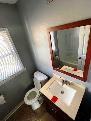 3815 Clinton Avenue, Des Moines, IA 50310