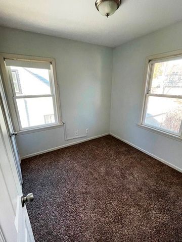 3815 Clinton Avenue, Des Moines, IA 50310