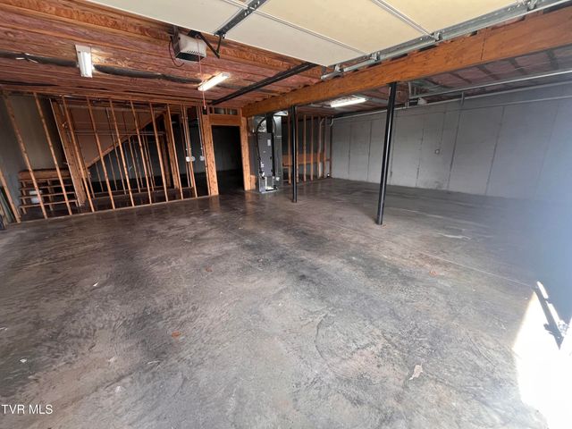 400 Highland Church Road, Johnson City, TN 37615