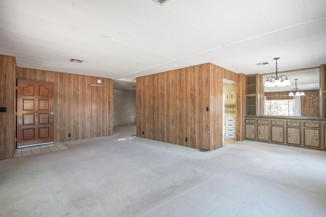 8532 Creek Street NE, Albuquerque, NM 87113